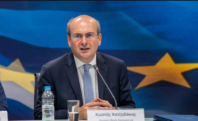 Αυτές είναι οι αλλαγές στη φορολόγηση των ελεύθερων επαγγελματιών. Τι προβλέπει το νομοσχέδιο Χατζηδάκη που κατατέθηκε στη  Βουλή