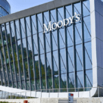 Moody’s: Αυτή είναι η θεσμική και οικονομική ταυτότητα της Ελλάδας. Πώς βαθμολογεί τις τράπεζες – Κίνδυνος το δημογραφικό