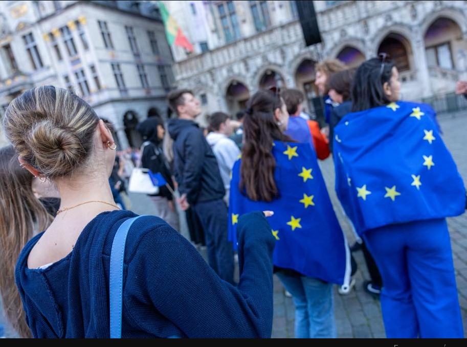 Ευρωπαϊκή Ένωση: Σε «αναμμένα κάρβουνα» για τα καύσιμα - Τι ισχύει για αποθεματικά και τιμές