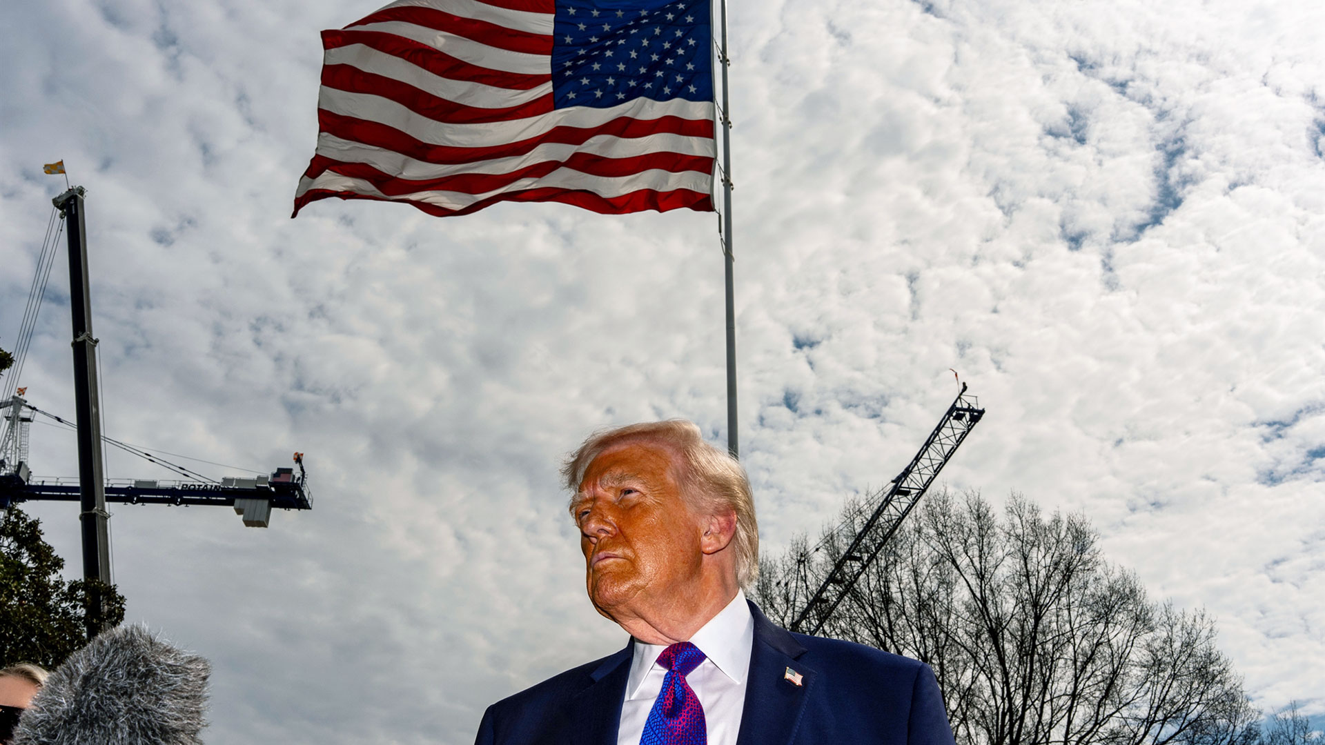 Κρίσιμο 48ωρο στη Μέση Ανατολή: Ο Ντόναλντ Τραμπ «παίζει» σε τεντωμένο σχοινί μεταξύ ειρήνης και σύγκρουσης – Το Ιράν ανεβάζει την ένταση με νέα στρατηγικά χαρτιά