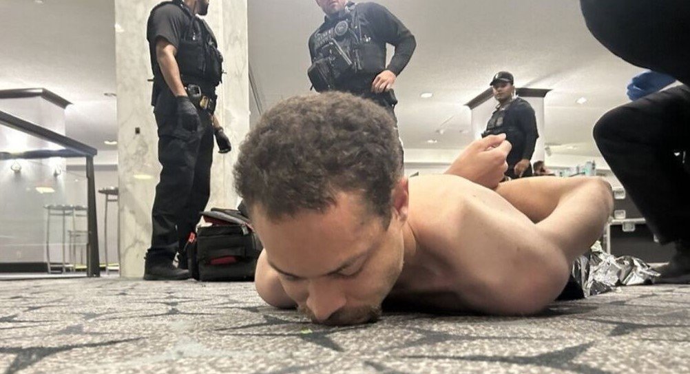 Σοκ στην Ουάσιγκτον: Ένοπλος «ήθελε μακελειό» Ποιος είναι ο δράστης και τι σχεδίαζε. Είχε αναδειχθεί δάσκαλος του μήνα