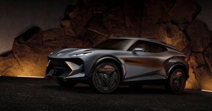 CUPRA Tindaya concept σε προβολή: ηλεκτρικό πρωτότυπο με αιχμηρό σχεδιασμό ως ηλεκτρική ναυαρχίδα