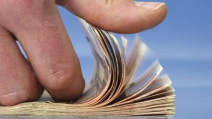 1779911400_1200_ependisis.jpg Γραφείο του ΟΠΕΚΑ με υπολογιστές και φακέλους, εγγραφές πληρωμών και πίνακες για την πληρωμή επιδομάτων ΟΠΕΚΑ και ενημέρωση δικαιούχων