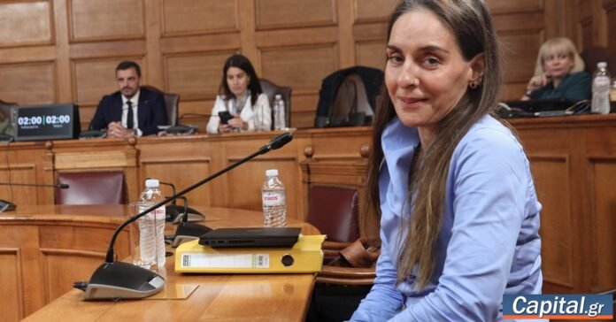 17ea68d27d01433cbcd7d51a21e36687.jpg Το πόρισμα της Έκθεσης Τυχεροπούλου ΟΠΕΚΕΠΕ πάνω σε τραπέζι με χαρτιά, φακέλους και σημειώσεις