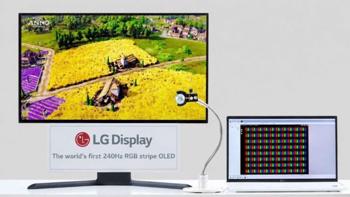 LG-RGB-OLED-240Hz.jpg Φωτογραφία της RGB stripe οθόνης OLED 27" UHD της LG Display σε παρουσίαση προϊόντος