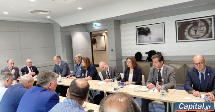 bf1b7892e8284ff79b24ac8d7bdc0ed6.jpg Ελληνική επιχειρηματική αποστολή στο Βουκουρέστι σε συνάντηση με ρουμανικές αρχές και φοιτητές - Ρουμανία επενδύσεις σε ενέργεια και αγορά