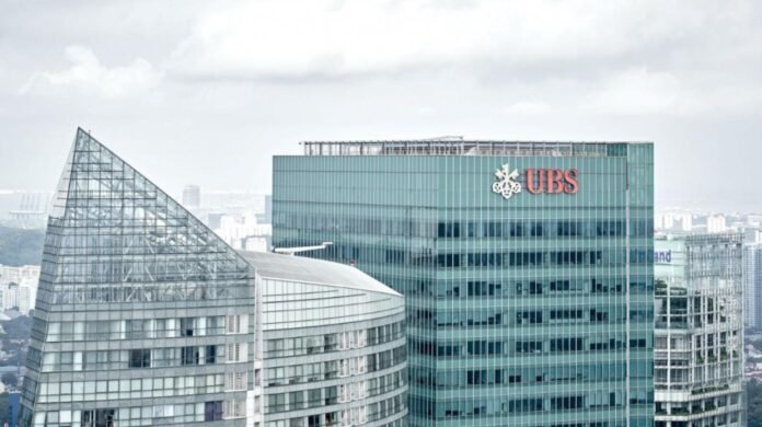 businessdaily-ubs.jpg Φύλλο έκθεσης UBS και λογότυπα Alpha, Πειραιώς, Εθνική, Eurobank σε εικόνα για UBS ελληνικές τράπεζες