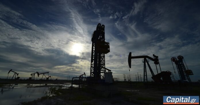 Γραφική απεικόνιση βουτιά πετρελαίου Brent με τιμές Brent και WTI και αναφορά σε ΗΠΑ Ιράν Στενά του Ορμούζ