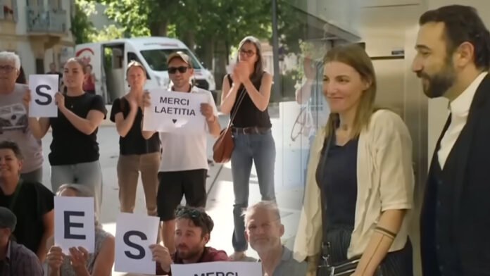 Δικαστική αίθουσα με τη δίκη της υπόθεσης Bucci: ο κατηγορούμενος και η έδρα ενώπιον δημοσιογράφων