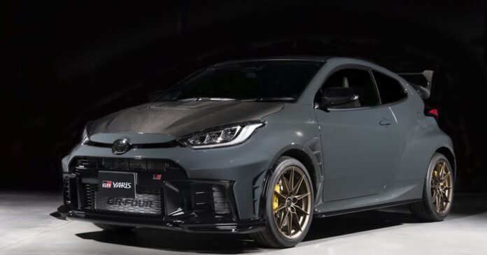 morizo-1_77761_476449_type13058.jpg GR Yaris Morizo RR στο δρόμο με Gravel Khaki χρώμα, έντονες αγωνιστικές λεπτομέρειες και branding GR Yaris Morizo RR