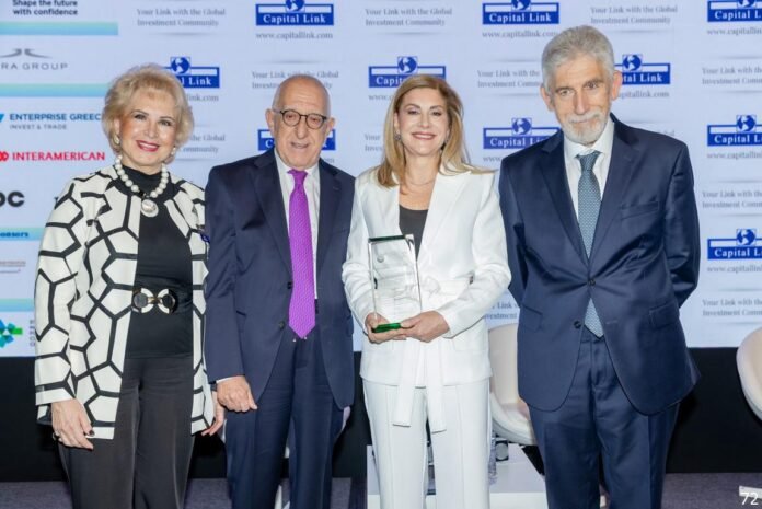 βράβευση Αλεξάνδρας Πάλλη στο Capital Link Forum 2026 στο Divani Caravel — τιμητική διάκριση
