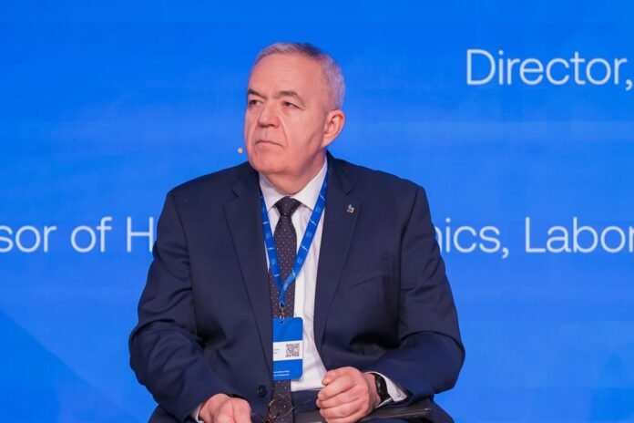 papadimitriou.jpg Ολύμπιος Παπαδημητρίου σε ομιλία με φόντο το λογότυπο της Novo Nordisk σε επίσημη εκδήλωση