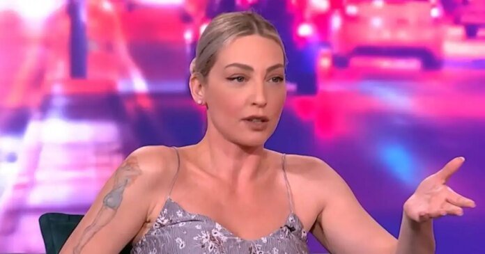 Φωτογραφία της Βανέσα Αδαμοπούλου συνέντευξη με την τραγουδίστρια να μιλά για το νόημα της ζωής