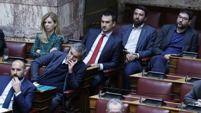 Ηγεσία και βουλευτές της Νέας Αριστεράς — Νέα Αριστερά αποχώρηση βουλευτών και στελεχών σε μαζική κίνηση
