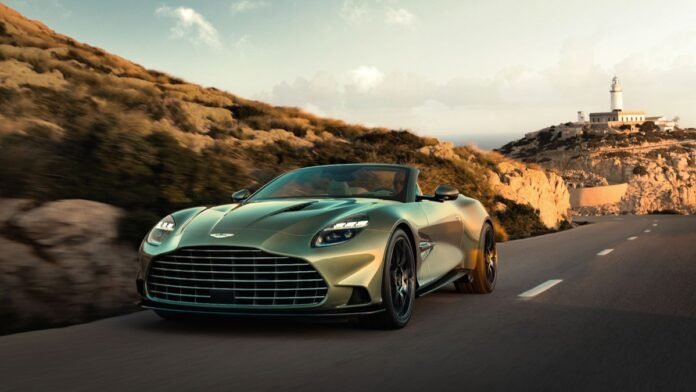 Aston Vanquish Volante: Aston Vanquish Volante σε ματ ασημί με V12 και επιδόσεις