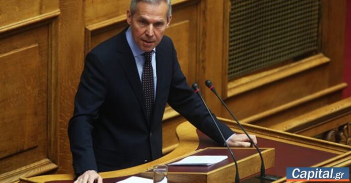 Ο υφυπουργός Εθνικής Άμυνας στην εκδήλωση για το Κίνημα του Ναυτικού στη Σχολή Ναυτικών Δοκίμων