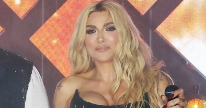 Βίντεο και στιγμές από τα Αγγελική Ηλιάδη γενέθλια με τον γιο Μπάμπη να σβήνει τα κεράκια