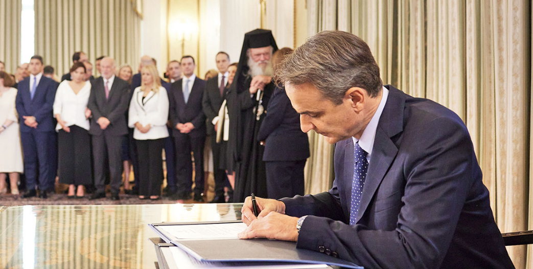 Ανασχηματισμός: Νέα πρόσωπα σε καίρια υπουργεία της κυβέρνησης Μητσοτάκη. Οι νέοι υπουργοί