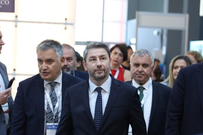 Φωτο από Ποσειδώνια με τον Ανδρουλάκη να μιλά για ισχυρή ναυτιλία Ελλάδα και προτάσεις