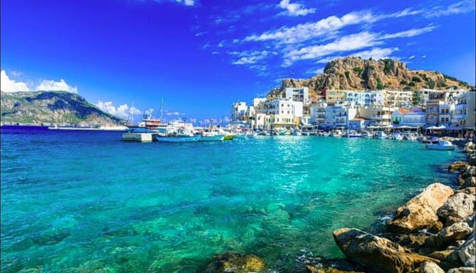 Οριστικοί πίνακες ΔΥΠΑ για τον κοινωνικό τουρισμό συνταξιούχων, 25.000 επιταγές και 3 εκατ. ευρώ