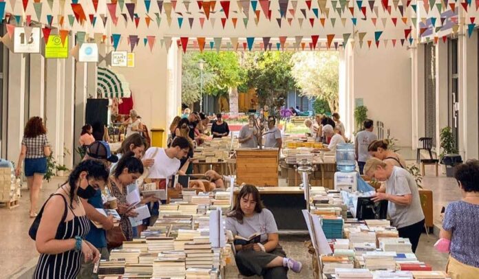 Το θερινό bazaar βιβλίων των Εκδόσεων Άγρα στην Δημοτική Αγορά Κυψέλης με έκπτωση 50%