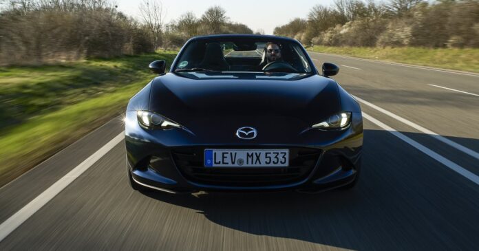 mazda-mx-5-rf-germany-2025-dcb-act-02_77761_482630_type13058.jpg Το νέο χρώμα Mazda Zinc Green Metallic στο MX-5 που αλλάζει απόχρωση ανάλογα με τις συνθήκες φωτισμού
