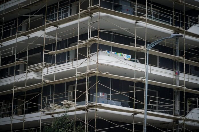 Εργα και σχέδια για πράσινα σχολεία Κρήτη με βιώσιμη σχεδίαση και σύγχρονες εκπαιδευτικές υποδομές