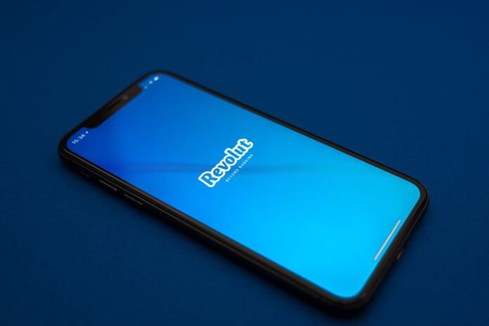 Revolut στην Ελλάδα: η πλατφόρμα ξεπέρασε τους 2 εκατ. πελάτες και ενισχύει την τοπική παρουσία