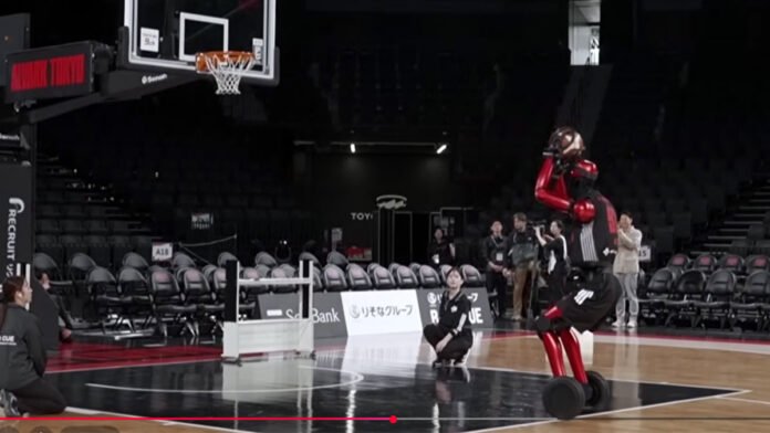 CUE7 ρομπότ μπάσκετ της Toyota σε επίδειξη στην Toyota Arena Tokyo, ύψος 2,19 μ., εκπαιδευμένο με προσομοιώσεις AI