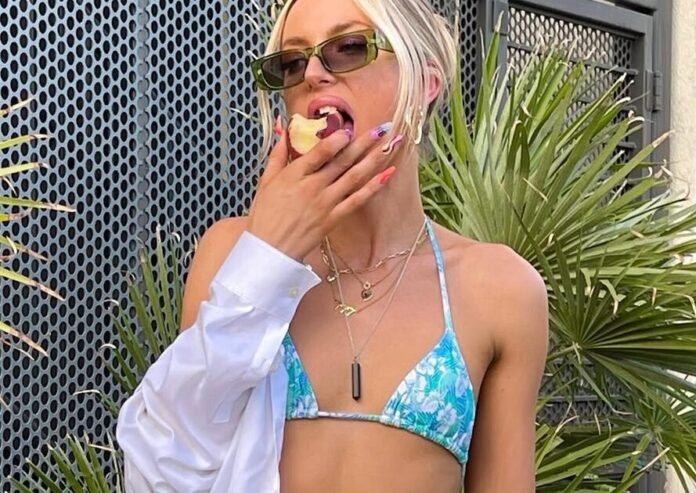 καλοκαιρινά μανικιούρ με neon, polka dots και aqua blue ιδέες για φρέσκο summer mani