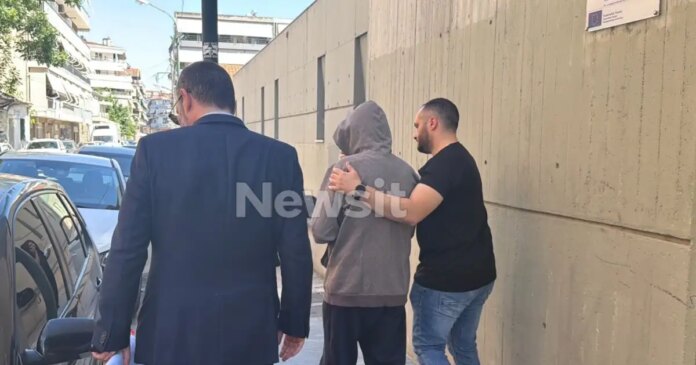Η προφυλάκιση 86χρονου για δολοφονία στα Τρίκαλα και η διαφωνία των δικηγόρων για κατ οίκον περιορισμό
